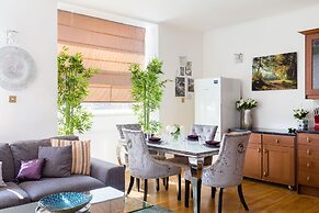 Designer 2-bed 2-bath Behind Selfridges