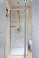 Designer 2-bed 2-bath Behind Selfridges