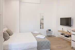 Bright and Modern Main Square Studio