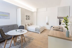 Bright and Modern Main Square Studio