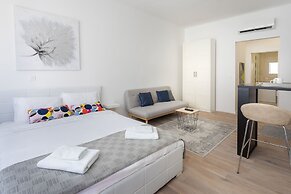 Flower Square Studio - Heart of the City Center