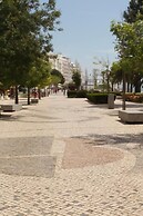19C Avenida Beira Mar by Casas & Papéis