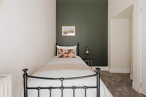 Royal Garden Apartments New Town