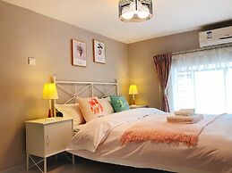 Coastline International Apartment