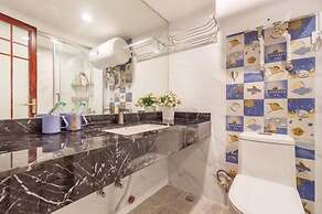 Coastline International Apartment