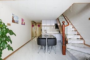 Coastline International Apartment