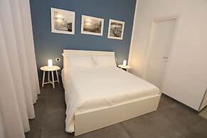 Delia Rooms & Gallery