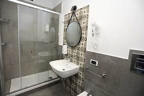 Delia Rooms & Gallery