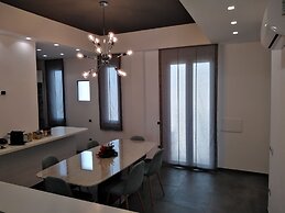 Delia Rooms & Gallery