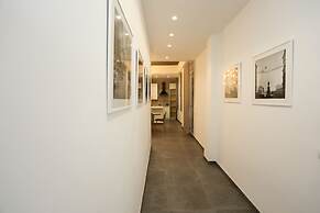 Delia Rooms & Gallery