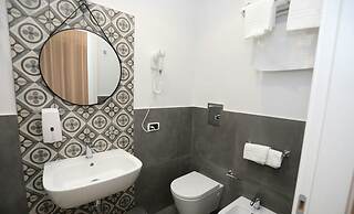 Delia Rooms & Gallery