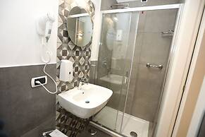 Delia Rooms & Gallery