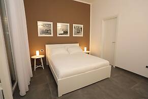 Delia Rooms & Gallery