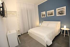 Delia Rooms & Gallery