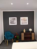 Delia Rooms & Gallery