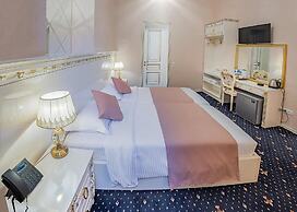 Vintage Hotel