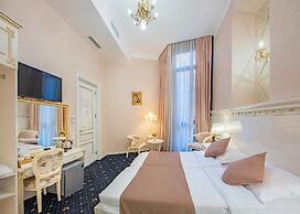 Vintage Hotel
