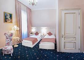 Vintage Hotel