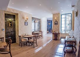 Vintage Hotel