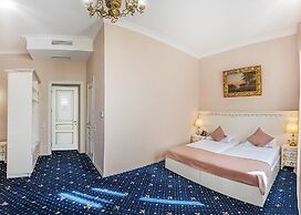 Vintage Hotel