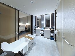 HUALUXE Nanjing Yangtze River