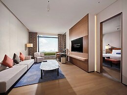 HUALUXE Nanjing Yangtze River