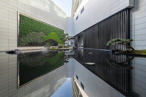 HUALUXE Nanjing Yangtze River