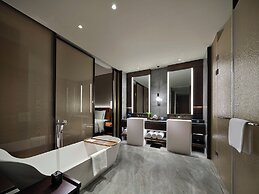 HUALUXE Nanjing Yangtze River