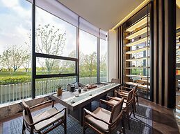 HUALUXE Nanjing Yangtze River