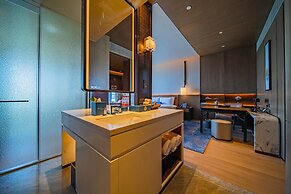 HUALUXE Nanjing Yangtze River