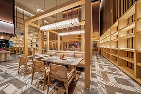 HUALUXE Nanjing Yangtze River