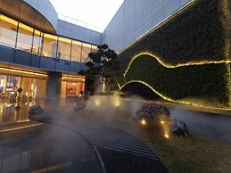 HUALUXE Nanjing Yangtze River