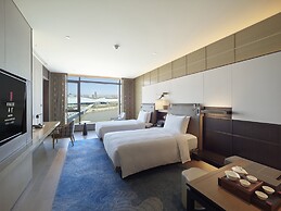 HUALUXE Nanjing Yangtze River