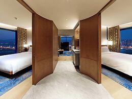 HUALUXE Nanjing Yangtze River