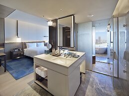 HUALUXE Nanjing Yangtze River