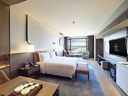 HUALUXE Nanjing Yangtze River