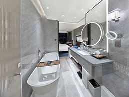 HUALUXE Nanjing Yangtze River