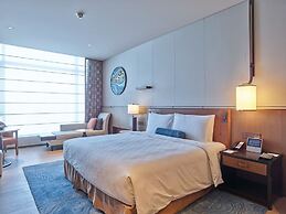 HUALUXE Nanjing Yangtze River