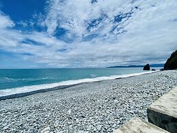 Pacific Waves Inn Annex