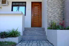 Pacific Waves Inn Annex