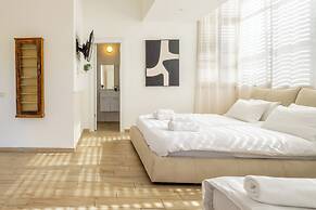 Heart of TLV-Modern wBalcony- 3BD & 3BR