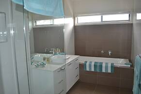 Waterview- Stoneleigh at Yarra