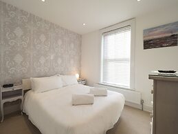 Sail Away - 2-Bed Apartment by the Beach