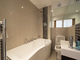 Sail Away - 2-Bed Apartment by the Beach