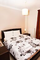 Spacious Apartment in Neos Kosmos