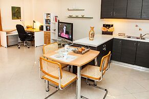 Spacious Apartment in Neos Kosmos