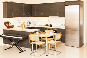 Spacious Apartment in Neos Kosmos