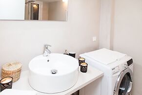 Modern Glamorous Apt in Athens DT