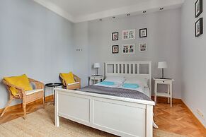 Grand Apartments - Brooklyn