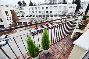 M11 Outstanding Apartment with Balcony
